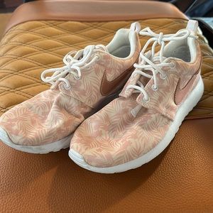 Nike Roshe Running Shoes Floral Pink — Size 7Y
